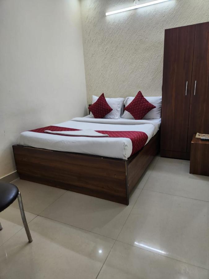 Hotel Cozy Cave Near Igi Airport Delhi New Delhi Exterior photo