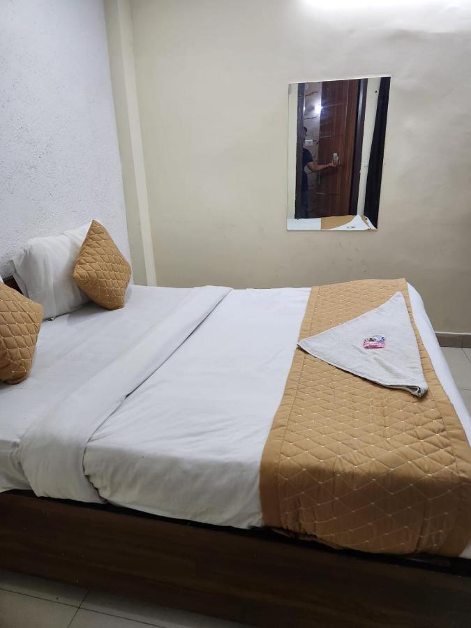 Hotel Cozy Cave Near Igi Airport Delhi New Delhi Exterior photo