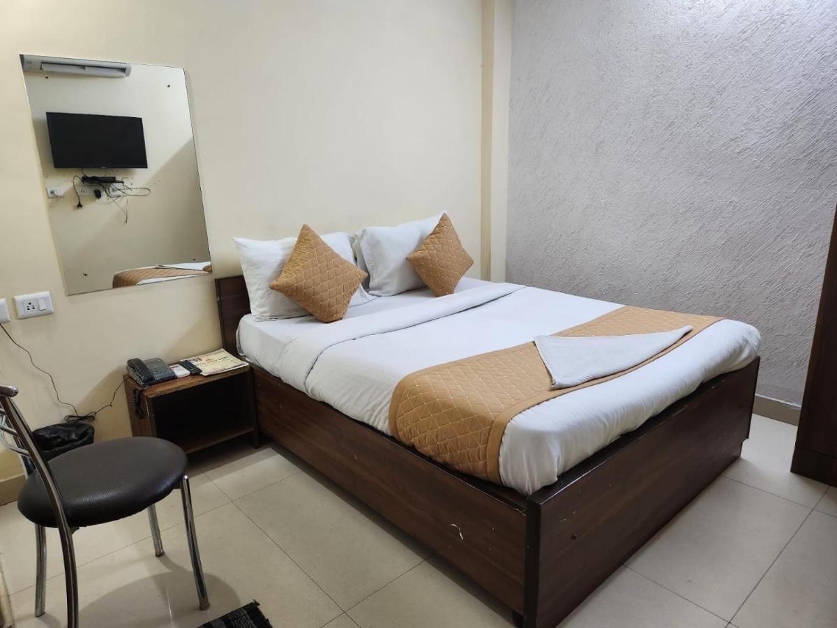 Hotel Cozy Cave Near Igi Airport Delhi New Delhi Exterior photo